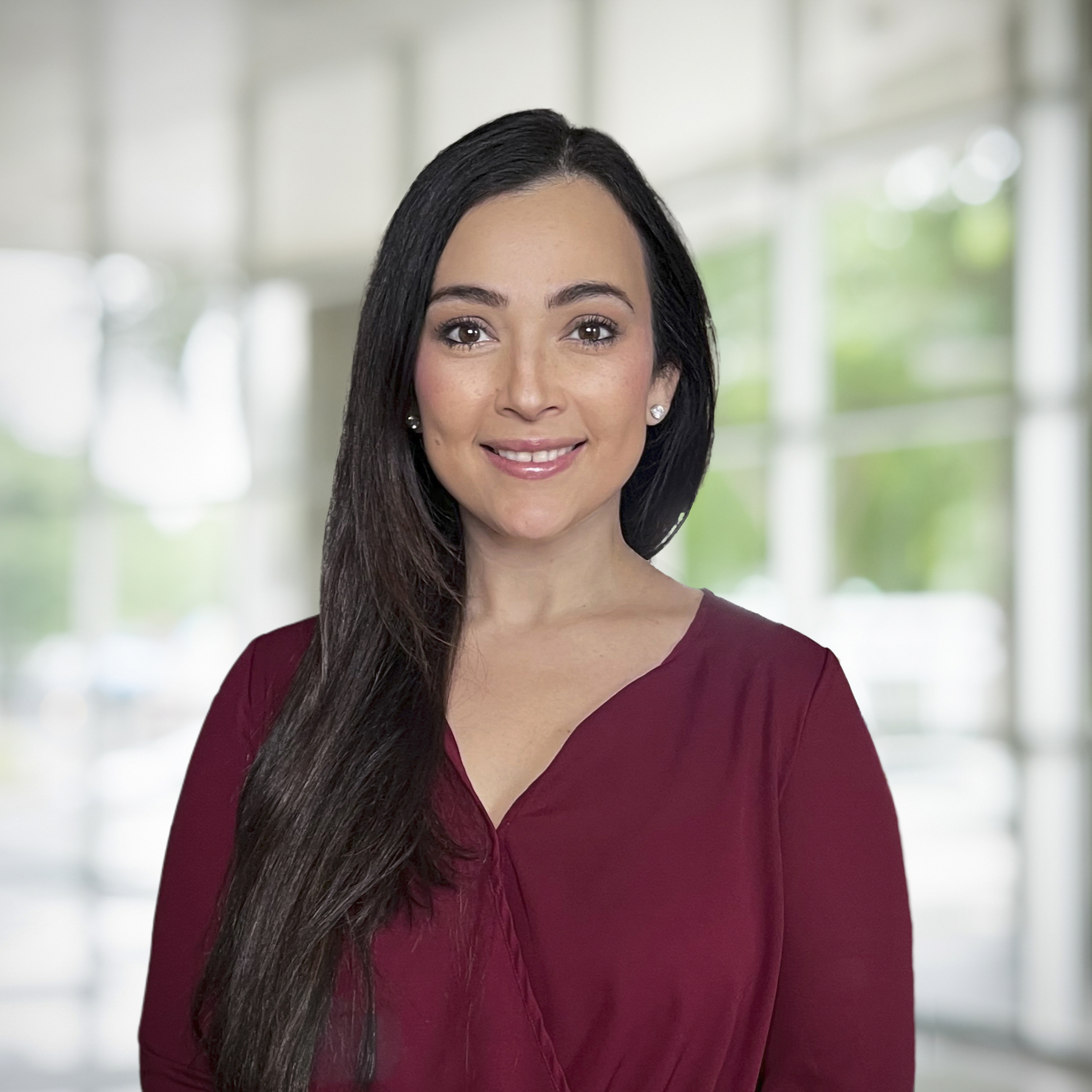 Headshot of Karina Cardoso